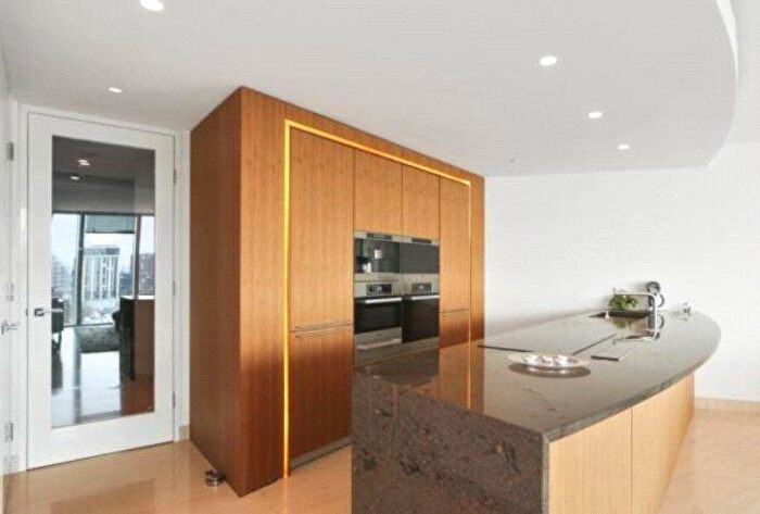 2 Bedroom Flat To Rent In St George Wharf, Lambeth, London, SW8