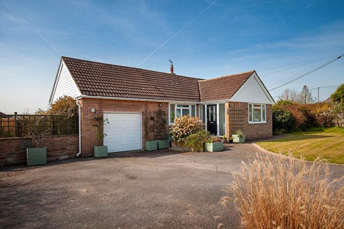 4 Bedroom Detached Bungalow For Sale In College Arms Close, Stour Row, SP7