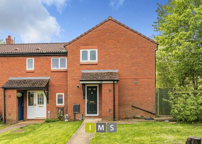 3 Bedroom End Of Terrace House To Rent In Highclere Gardens, Banbury, OX16