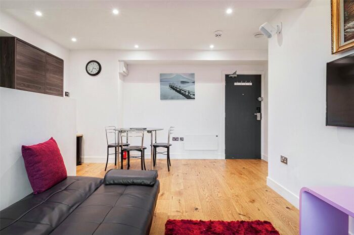 1 Bedroom Apartment For Sale In The Ring, Bracknell, Berkshire, RG12