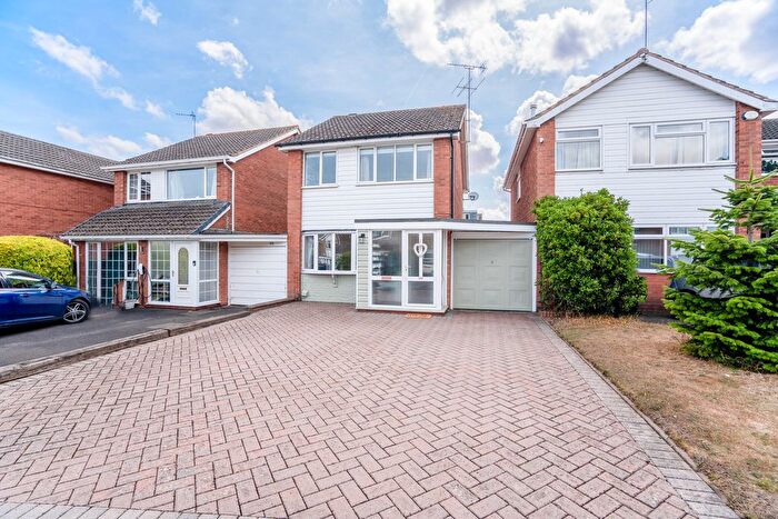 3 Bedroom Link Detached House For Sale In Shakespeare Drive, Kidderminster, DY10