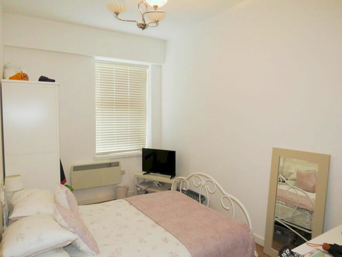 1 Bedroom Flat To Rent In Millbrook Road East, Southampton, SO15
