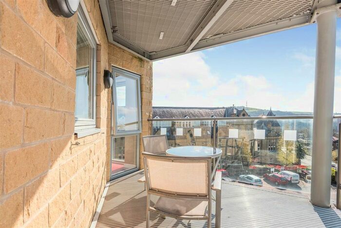 2 Bedroom Flat For Sale In Trinity Court, Oxford Road, Halifax, HX1