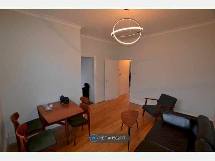 2 Bedroom Flat To Rent In Chichele Road, London, NW2