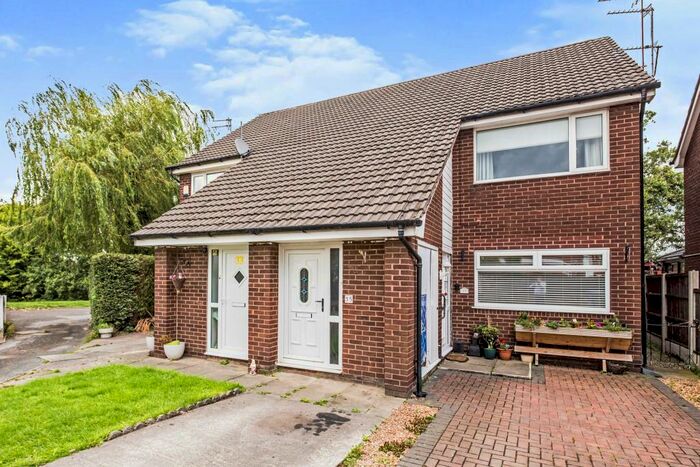 2 Bedroom Apartment To Rent In Field Vale Drive, Stockport, Greater Manchester, SK5