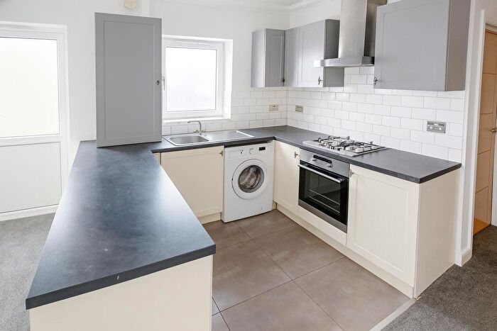 2 Bedroom Flat To Rent In Regina Road, Southall, UB2
