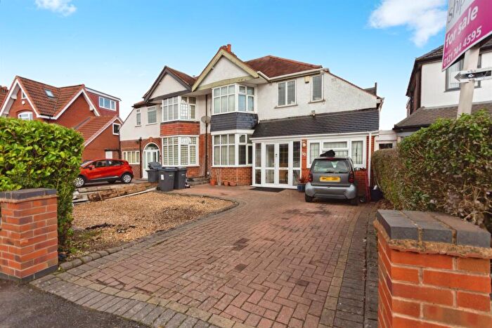 4 Bedroom Semi-Detached House For Sale In Hamlet Road, Birmingham, B28