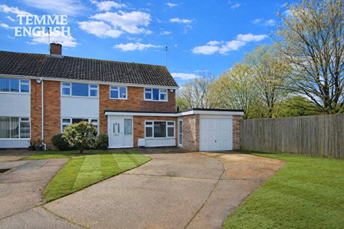 5 Bedroom Semi-Detached House For Sale In Linnets "Birds Estate" Kingswood, SS16