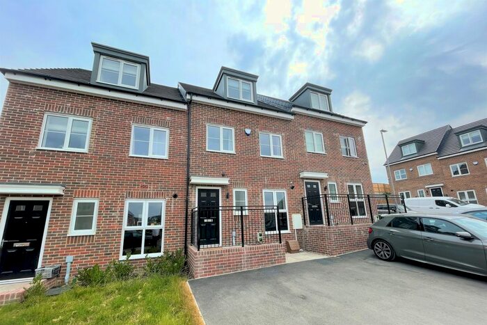 3 Bedroom Semi-Detached House To Rent In Swallow Crescent, Leeds, West Yorkshire, LS12