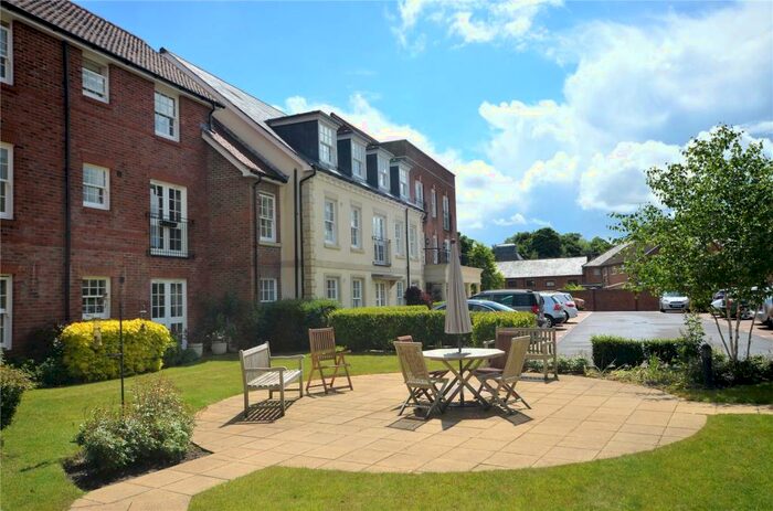 1 Bedroom Apartment For Sale In Longbridge, Farnham, Surrey, GU9