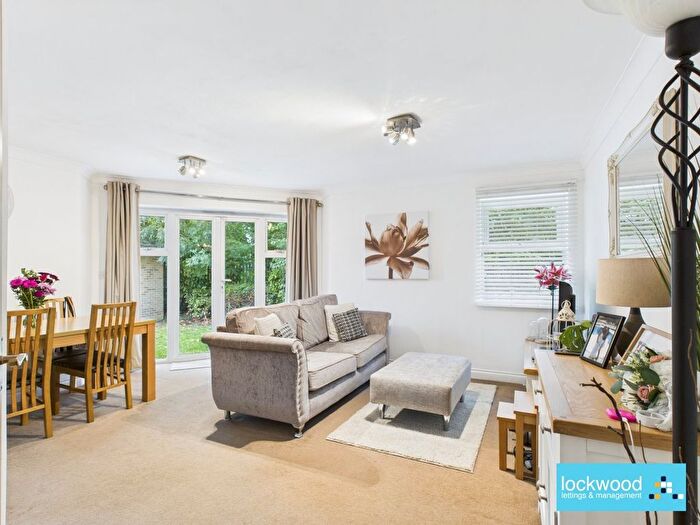 2 Bedroom Flat To Rent In International Way, Sunbury, TW16