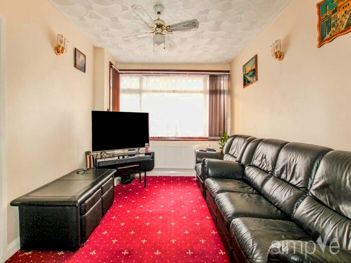 5 Bedroom Property To Rent In Cranford Park Road, Hayes, Middlesex UB3