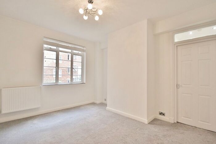 1 Bedroom Flat To Rent In Latymer Court, Hammersmith Road, Hammersmith, W6