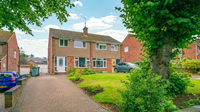 3 Bedroom Semi-Detached House For Sale In St. Vincents Road In Grantham, NG31