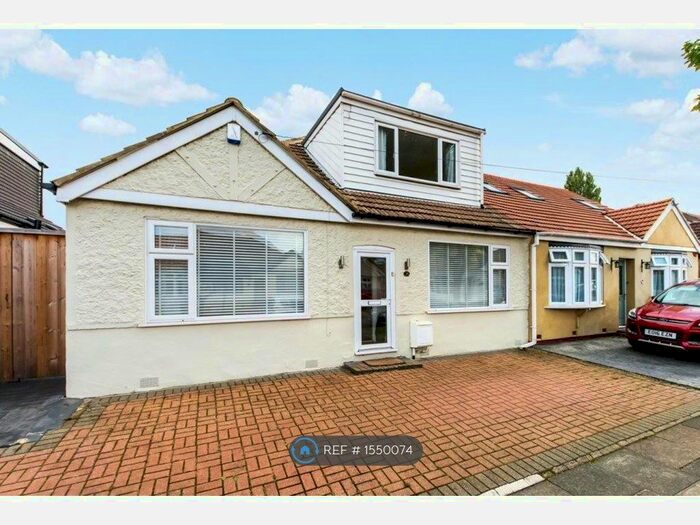 4 Bedroom Bungalow To Rent In Woodlands Avenue, Sidcup, DA15