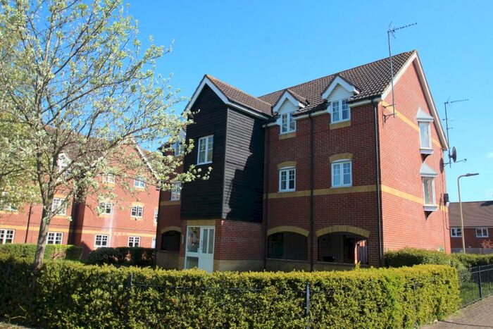 2 Bedroom Flat To Rent In Harbury Court, Newbury, ., RG14