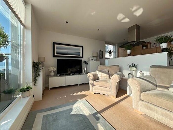 2 Bedroom Flat To Rent In Chaseley Gardens, Skelmorlie, PA17