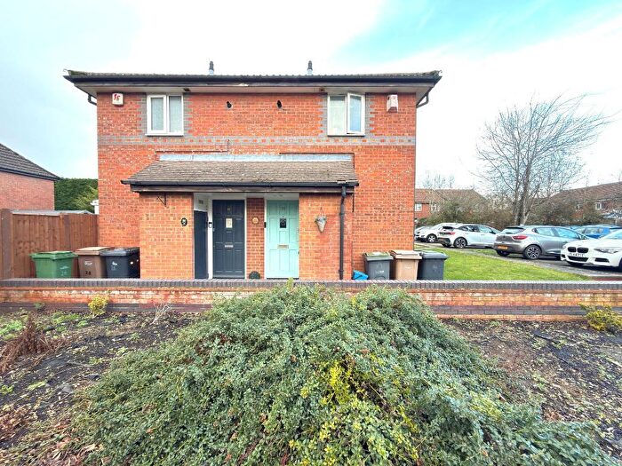 1 Bedroom Cluster House For Sale In Rookery Drive, Bushmead, Luton, Bedfordshire, LU2