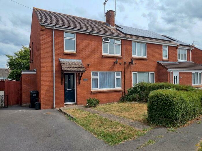 3 Bedroom Semi-Detached House To Rent In Caernarvon Road, Keynsham, BS31