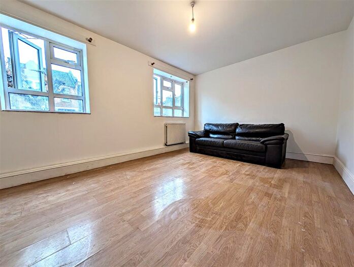 3 Bedroom Flat To Rent In Haydons Road, London, SW19