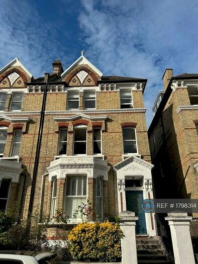 2 Bedroom Flat To Rent In B First Floor, Surbiton Surrey, KT6