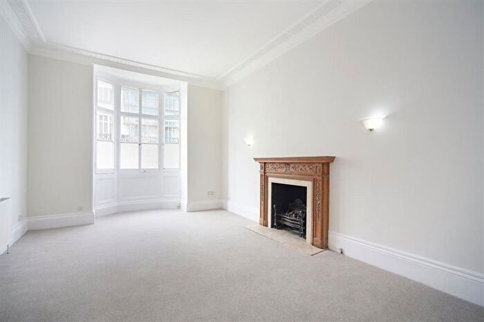 2 Bedroom Flat For Sale In Gloucester Terrace, Hyde Park, W2