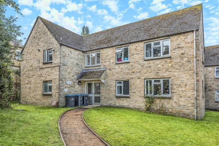 1 Bedroom Flat To Rent In Town Center, Chipping Norton, OX7
