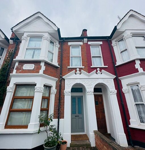 2 Bedroom Flat To Rent In St. Johns Avenue, London, NW10