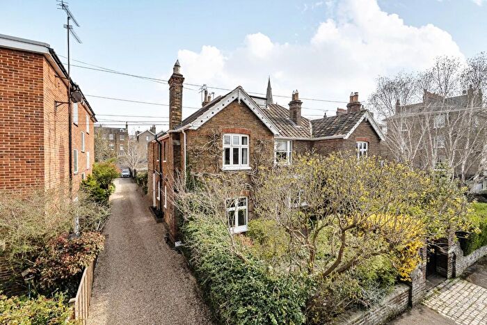 2 Bedroom Maisonette For Sale In Dorset Road, Windsor, SL4