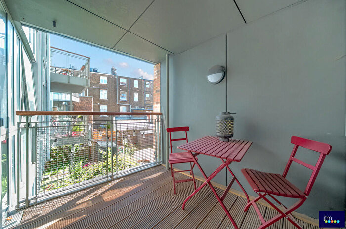 1 Bedroom Apartment For Sale In Ruskin Court, Charles Street, N19