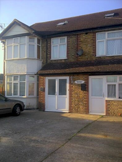 Studio To Rent In United Drive, Feltham TW14