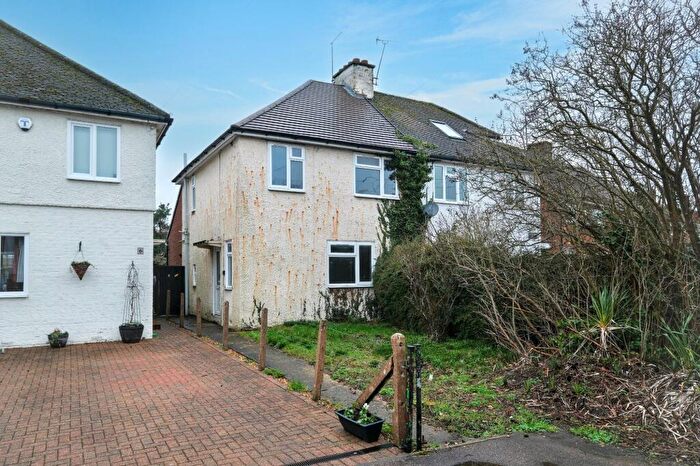 3 Bedroom Semi Detached House For Sale In London Road, Newport Pagnell, MK16