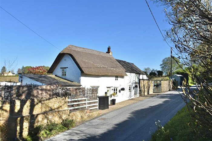 2 Bedroom Cottage For Sale In Kiddington Road, Middle Barton, Chipping Norton, OX7
