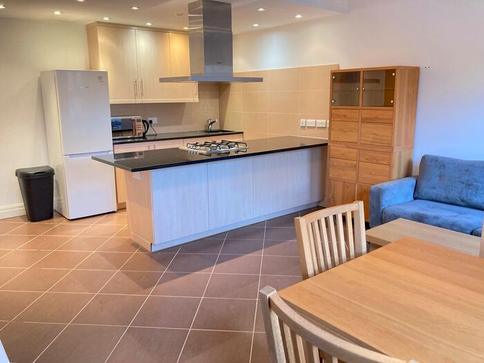 2 Bedroom Flat To Rent In Very Near St Leonards Road Area, Ealing Broadway North West, W13