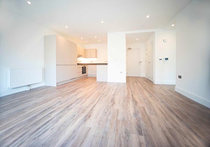 3 Bedroom Apartment For Sale In Makers Yard, Canning Town, Newham, London, E16