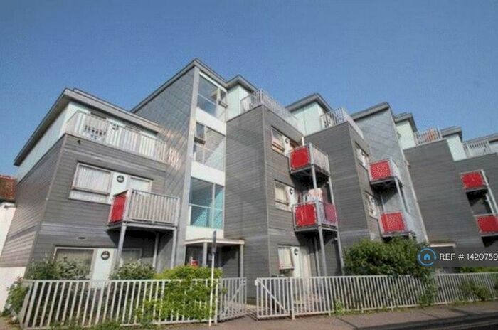 2 Bedroom Flat To Rent In Baker House, Croydon, CR0