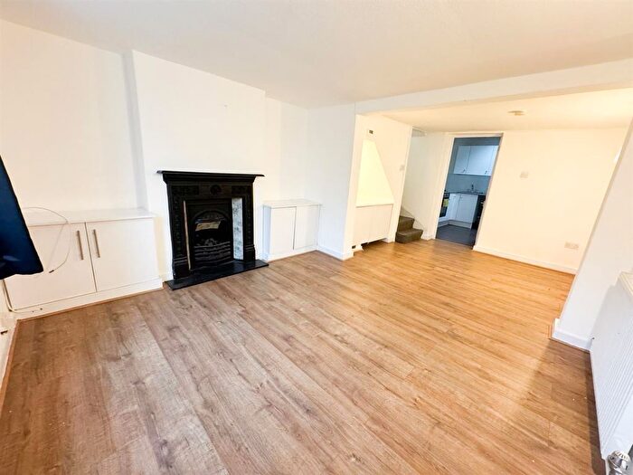 2 Bedroom Terraced House To Rent In Cross Road, Croydon, CR0