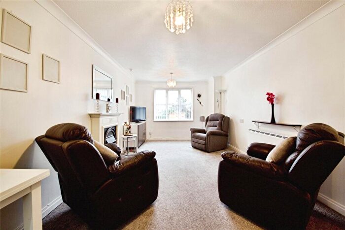 1 Bedroom Apartment For Sale In Cromwell Lodge, Barking, IG11
