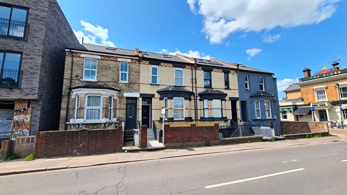1 Bedroom Flat To Rent In Windmill Road, Brentford, TW8