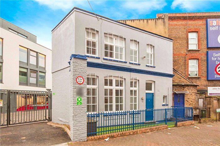 1 Bedroom Semi-Detached House For Sale In Ingate Place, London, SW8
