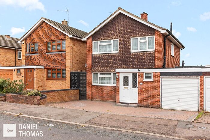 3 Bedroom Detached House For Sale In Pick Hill, Waltham Abbey, EN9