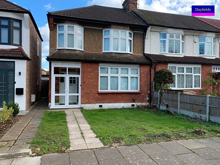 3 Bedroom End Terrace House To Rent In Sittingbourne Avenue, Enfield, EN1