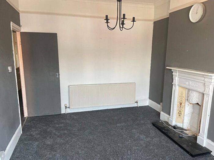 2 Bedroom Flat To Rent In Hamlet Court Road, Westcliff-On-Sea, Essex, SS0