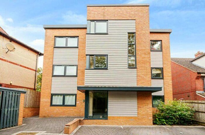 1 Bedroom Flat To Rent In Millbrook Road East, Southampton, Hampshire, SO15