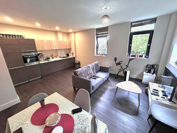 2 Bedroom Apartment To Rent In Dawsons Square, Pudsey, LS28