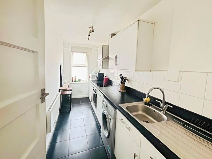 1 Bedroom Apartment To Rent In High Street, Weybridge, KT13