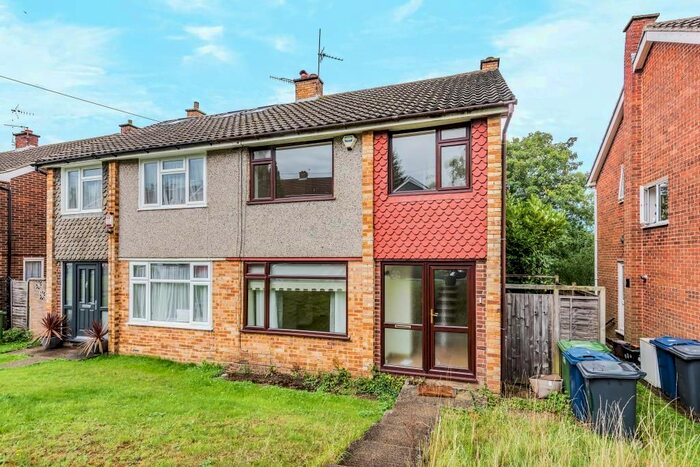 3 Bedroom End Of Terrace House To Rent In High Wycombe, Buckinghamshire, HP13