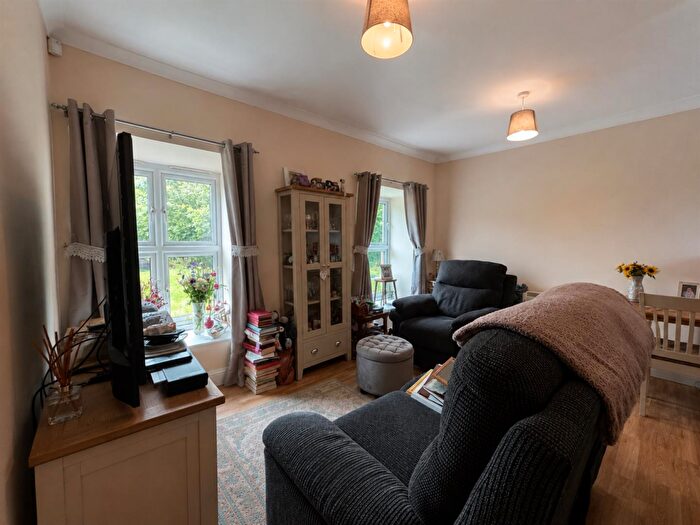 2 Bedroom Apartment To Rent In Spinners Hollow, Ripponden, HX6