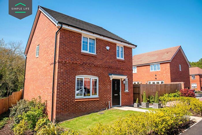 4 Bedroom Semi-Detached House To Rent In Bower Fold, Blackburn, BB2