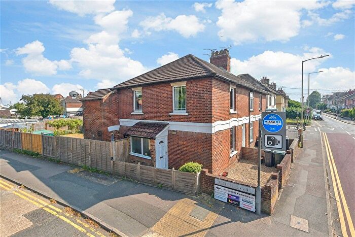 3 Bedroom End Of Terrace House For Sale In Beaver Road, Ashford, Kent, TN23